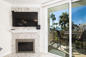 Smart TV, fireplace, and guaranteed ocean view!