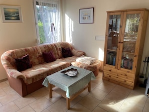 Braun, Möbel, Eigentum, Couch, Tabelle, Holz, Interior Design, Wohnzimmer, Flooring, Fussboden