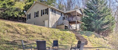 Asheville Vacation Rental | 5BR | 3BA | 3,000 Sq Ft | 2 Stories