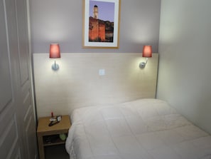 La chambre , lit de 140 x 200