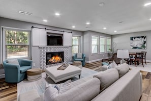Sunny Living Area with Flat Screen TV, Gas Log Fireplace, and Breakfast Table with Seating for Four