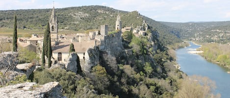 Vue d'Aiguèze et des gorges de 'Ardèche