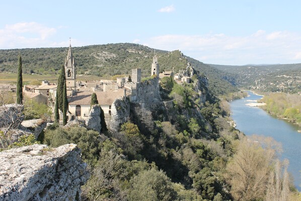 Vue d'Aiguèze et des gorges de 'Ardèche