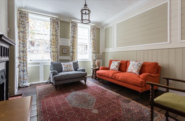 The Hearts Of Old 3 bedroom in the West End (712)