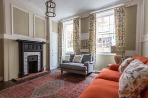 The Hearts Of Old 3 bedroom in the West End (716)