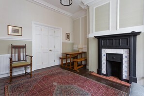 The Hearts Of Old 3 bedroom in the West End (717)