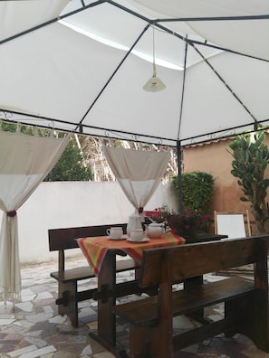Outdoor dining