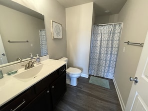 Full bathroom #1 on 1st floor