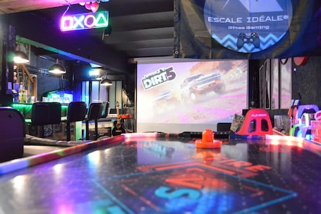 Escale IdĂ©ale Salle Gaming de 50mÂČ en rez-de-cours cĂŽtĂ© du sanitas