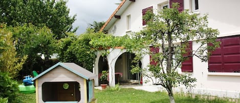 jardin côté sud - Maisonnette enfant
