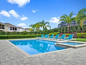 Enormous private pool & spa area w/ large green yard space