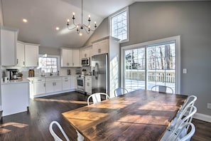 Dining Area | Dishware Provided