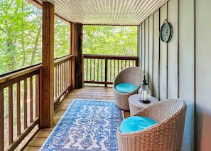 Relax on the lower level screened in porch rain or shine surrounded by trees