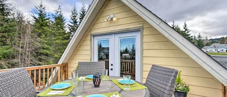 Port Angeles Vacation Rental | 1BA | 385 Sq Ft | 2-Story Studio