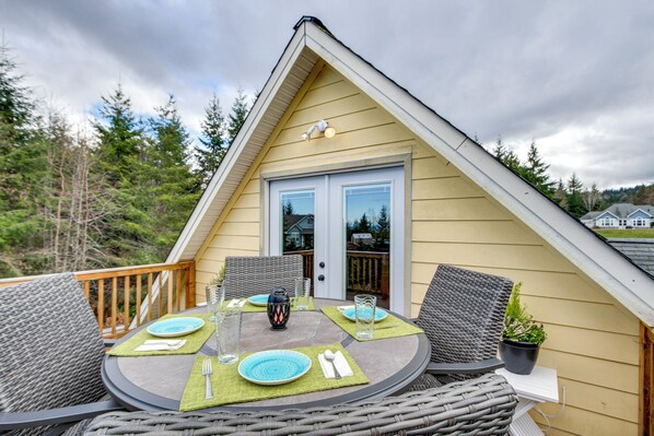 Port Angeles Vacation Rental | 1BA | 385 Sq Ft | 2-Story Studio