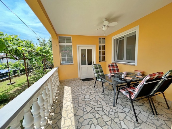 Outdoor dining
