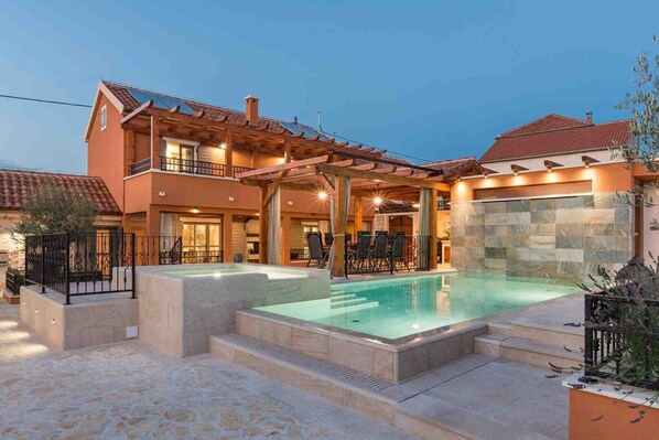 Croatian luxury holiday villa Finessa Skradin 1 with private heated pool, sauna and jacuzzi with total privacy