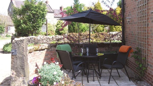 WATERS EDGE PATIO BIG
