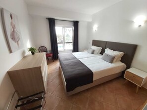 Bedroom with two single beds