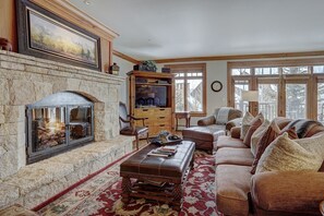 Living Room, Indoors, Room, Furniture, Couch
