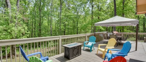 Lavonia Vacation Rental | 1BR | 1BA | 1,390 Sq Ft | 2-Story Cabin