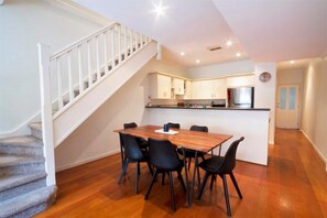 Prime Eastern Suburb Location – Norwood, Adelaide.
Nestled in a prestigious, leafy suburb just minutes from the CBD, offering guests the perfect mix of tranquility and proximity to city buzz.