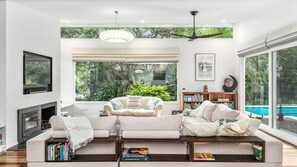 Lounge room 