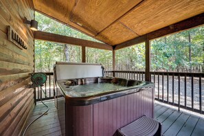 Deck | Private Hot Tub