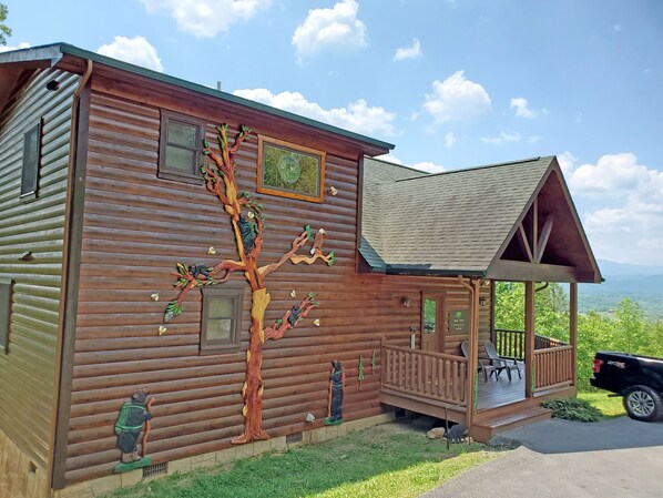 Custom bear carvings on the front of the cabin let you know you've arrived!