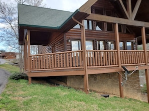 Welcome to Bear Tyme!  This is what you see as the road bends around the cabin!