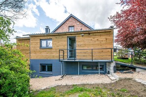 Stugans exteriör [sommar]