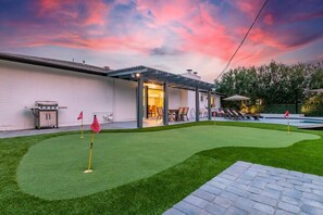 Practive your Short Game between Rounds