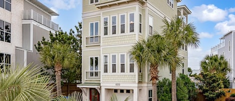 Pet Friendly IOP Beach House Private Pool and Golf Cart!!! (632)