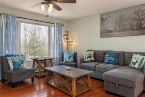 Large open plan livingroom with sleeper sofa and sitting area, relax & watch TV