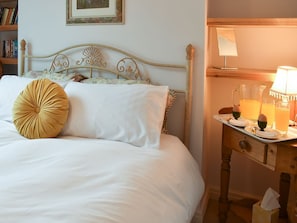 Double bedroom | Sunnyside Cottage, Whitby