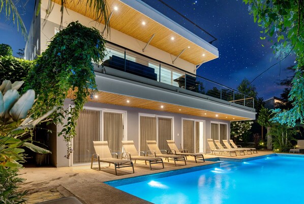 Discover the Ecological Motmot, a villa with a green soul.