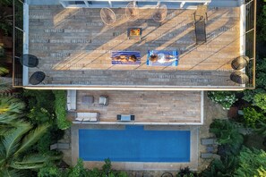 Relax on the level 1 terrace with a BBQ.