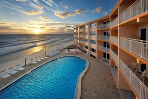 Paradise Beach Club simply couldn't be any closer to the ocean. Enjoy outstanding views.