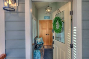 Premium Upper Suite - Entry and Mud Room