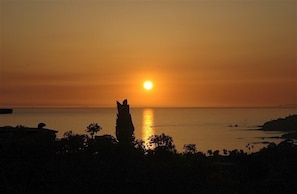 View of a sunset over the Pacific Ocean 