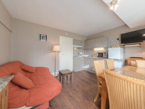 Möbel, Tabelle, Stuhl, Holz, Komfort, Interior Design, Flooring, Gebäude, Fussboden, Wohnzimmer