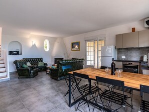 Möbel, Tabelle, Cabinetry, Gebäude, Couch, Countertop, Haus, Holz, Fussboden, Wohnzimmer