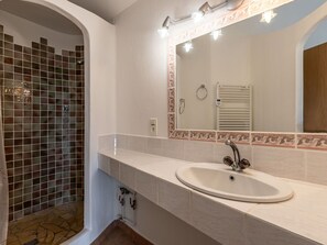 Spiegel, Zapfhahn, Sinken, Eigentum, Armatur, Bad Sink, Gebäude, Badezimmer, Holz