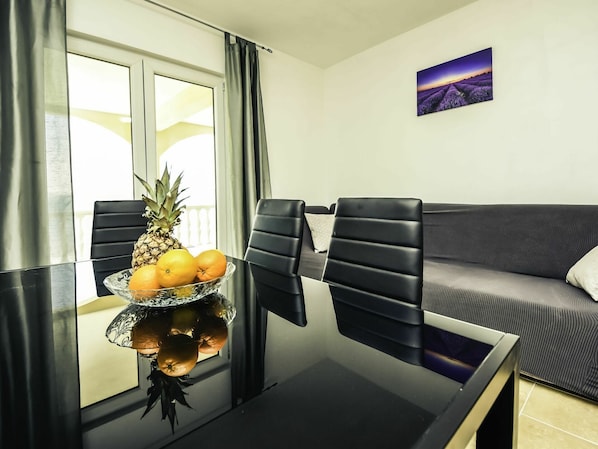 Meubles, Propriété, Plante, Table, Fenêtre, Confort, Design Intérieur, Éclairage, Rideau, Canapé