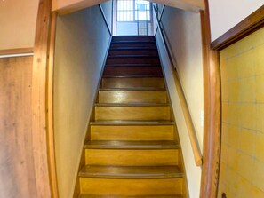 ・ Stairs where you can feel the warmth of wood