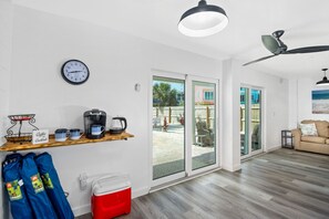 Coffee bar/entertainment area with pool area access