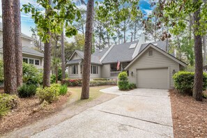 Front of 18 Stoney Creek