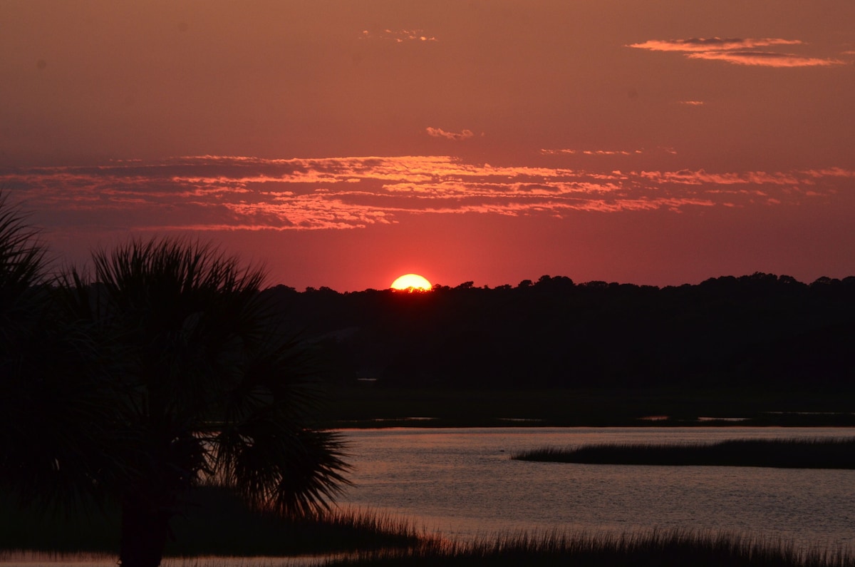 Ocean, ICW and Stellar Sunset Views Await You