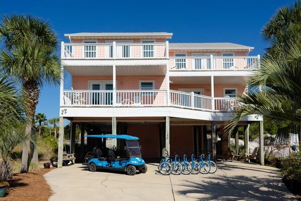 Welcome to Kulula, East! Golf Cart provided for Each Unit with Each Stay!