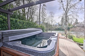 Private Deck | 7-Person Hot Tub | River Views